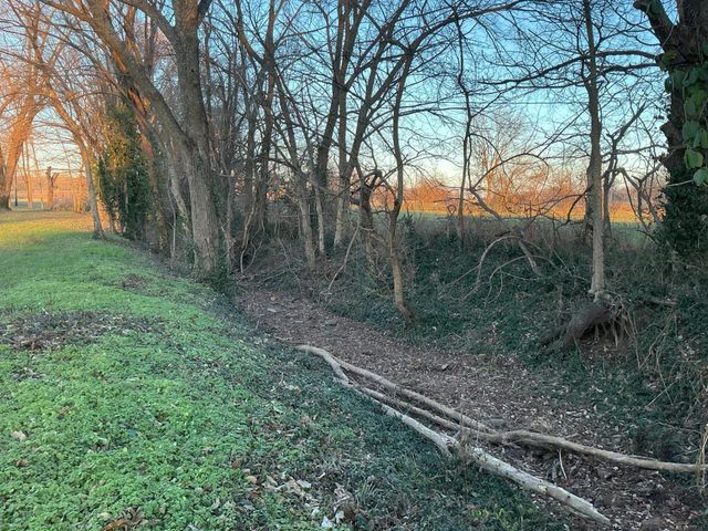 848 Highway 32, Bolivar, MO 65613