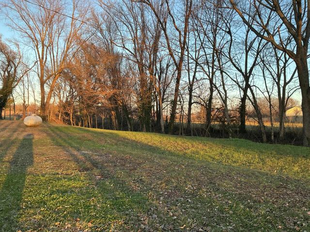 848 Highway 32, Bolivar, MO 65613