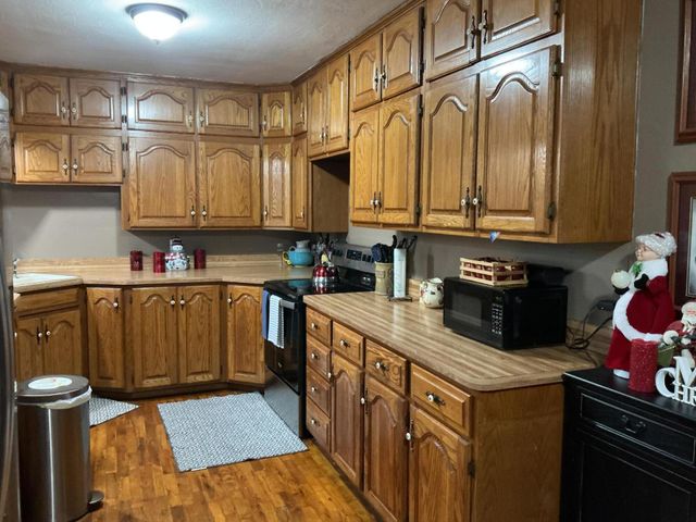 848 Highway 32, Bolivar, MO 65613