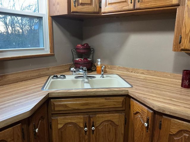 848 Highway 32, Bolivar, MO 65613