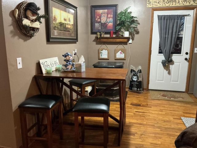 848 Highway 32, Bolivar, MO 65613