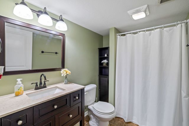 4929 Richmond Avenue, Des Moines, IA 50317