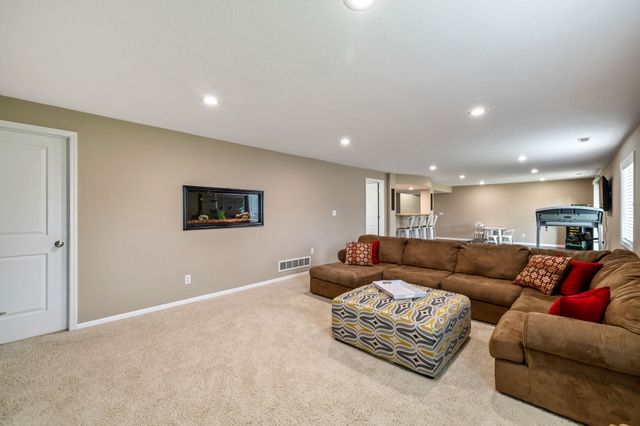 4929 Richmond Avenue, Des Moines, IA 50317