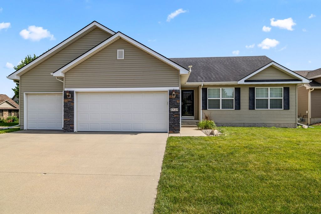 4929 Richmond Avenue, Des Moines, IA 50317