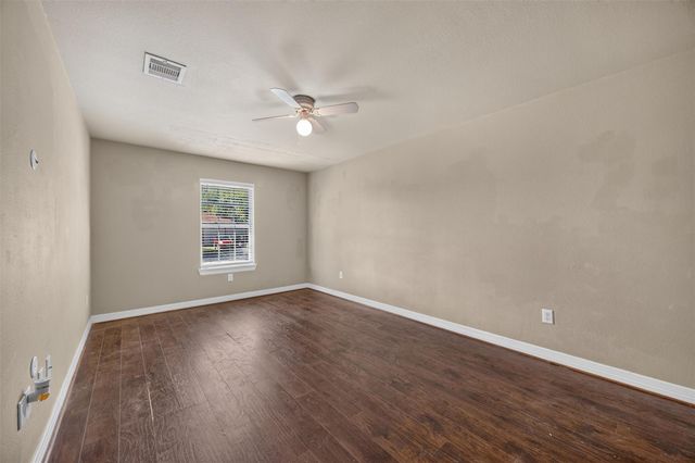 2820 28th Avenue N, Texas City, TX 77590