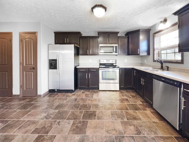 1450 Raven Rd, Clarksville, TN 37042