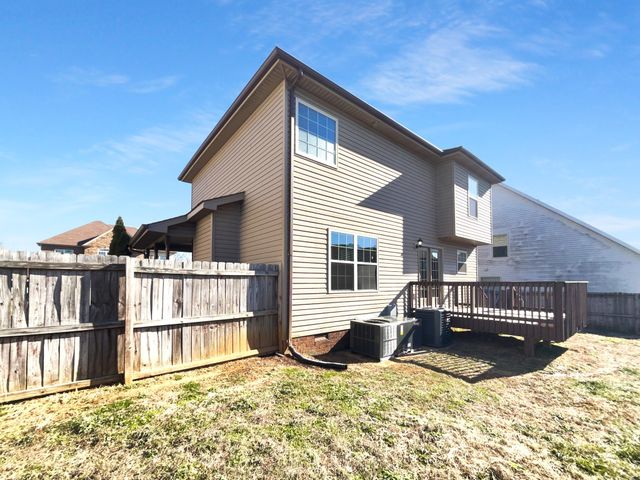 1450 Raven Rd, Clarksville, TN 37042