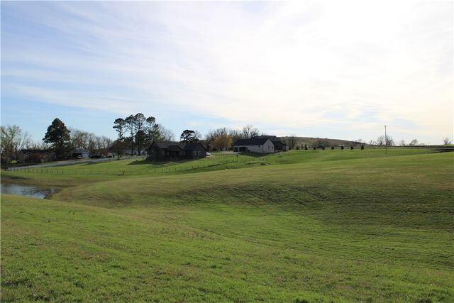 2239 Northern Trace Way, Tontitown, AR 72762