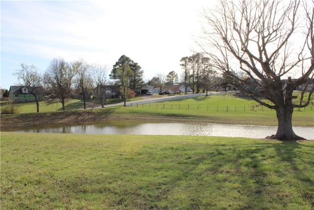 2239 Northern Trace Way, Tontitown, AR 72762