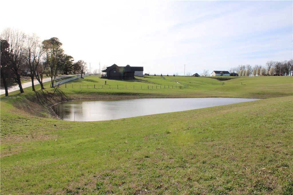 2239 Northern Trace Way, Tontitown, AR 72762