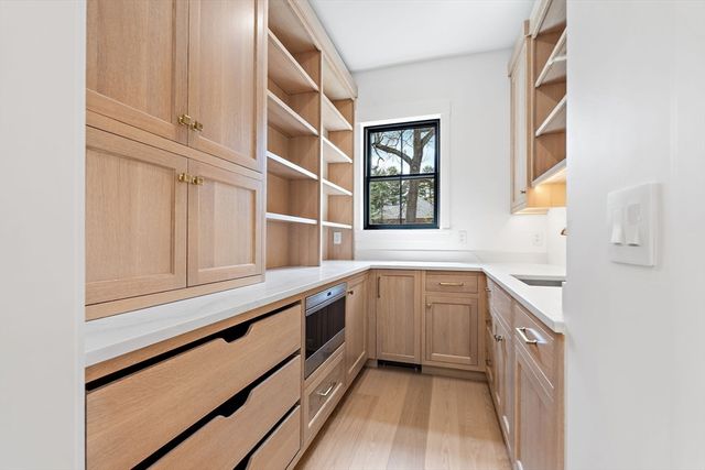 29 Hartford Street, Dover, MA 02030