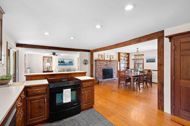 212 Taylor Rd, Stow, MA 01775