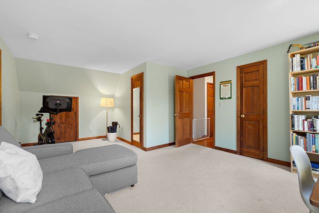 212 Taylor Rd, Stow, MA 01775