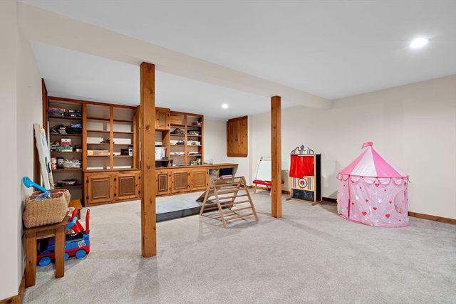 212 Taylor Rd, Stow, MA 01775