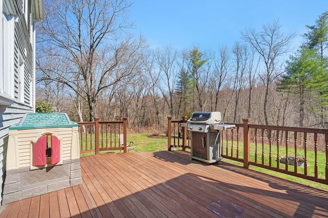 212 Taylor Rd, Stow, MA 01775