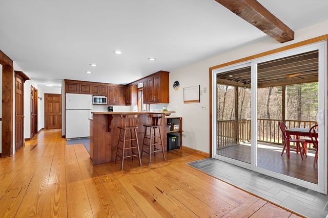 212 Taylor Rd, Stow, MA 01775