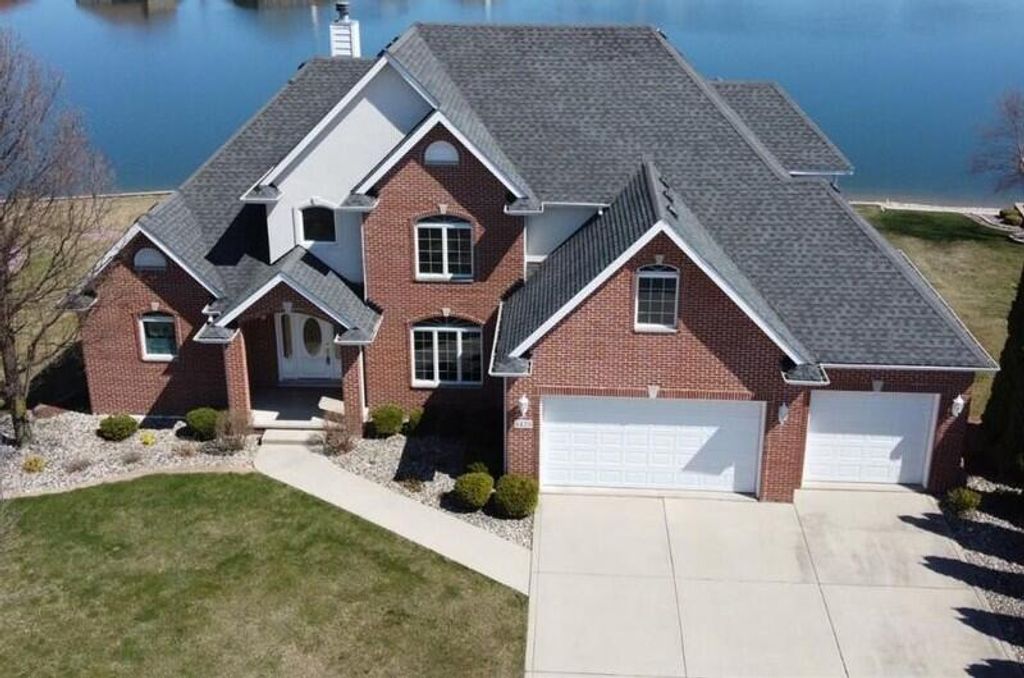 8420 Doubletree Court, Crown Point, IN 46307