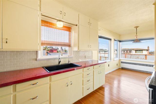 520 S Golf Course Road, Port Angeles, WA 98362