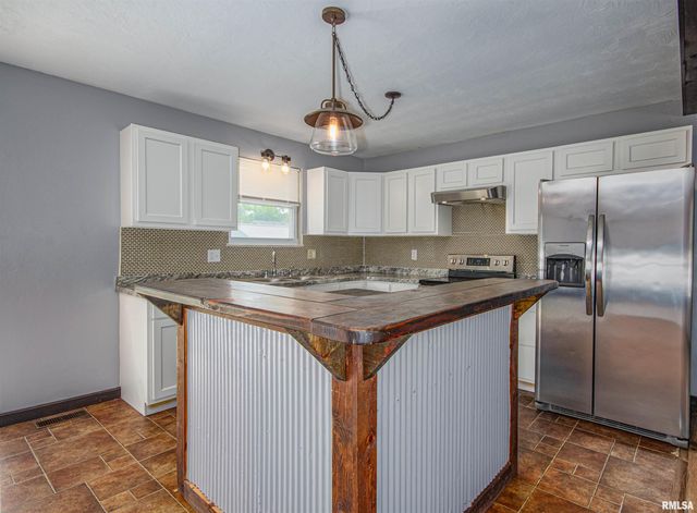 518 Roddy Road, Salem, IL 62881