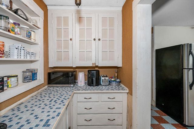 39 Holman Rd, Newton, MA 02466