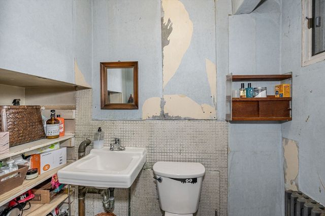 39 Holman Rd, Newton, MA 02466