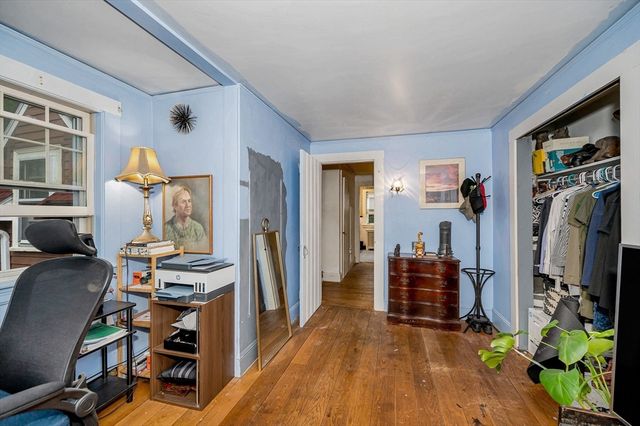 39 Holman Rd, Newton, MA 02466