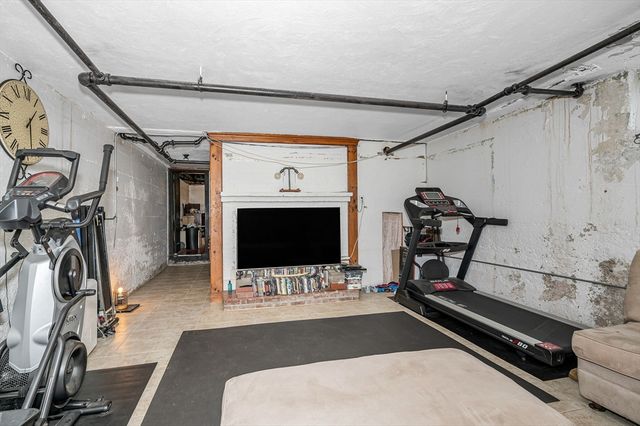 39 Holman Rd, Newton, MA 02466