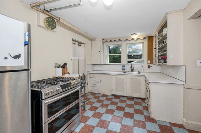 39 Holman Rd, Newton, MA 02466