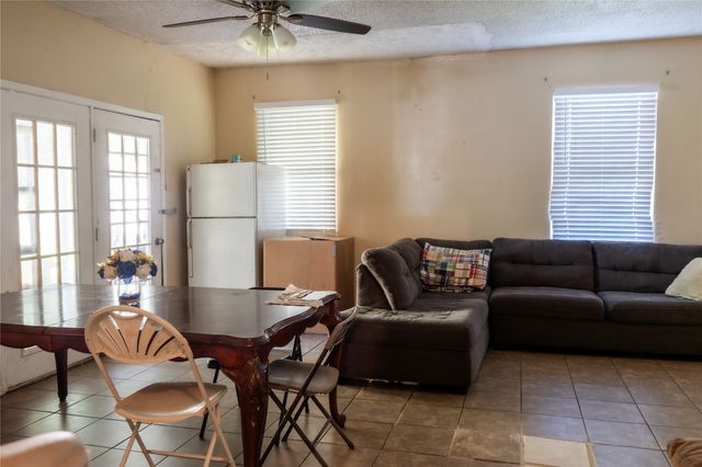 1010 Mcclendon Street, Irving, TX 75061