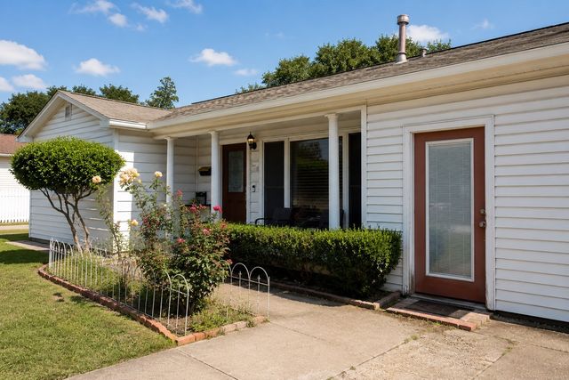 1010 Mcclendon Street, Irving, TX 75061