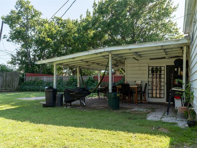 1010 Mcclendon Street, Irving, TX 75061
