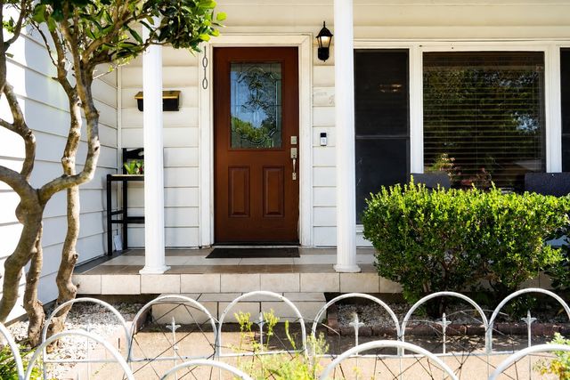 1010 Mcclendon Street, Irving, TX 75061