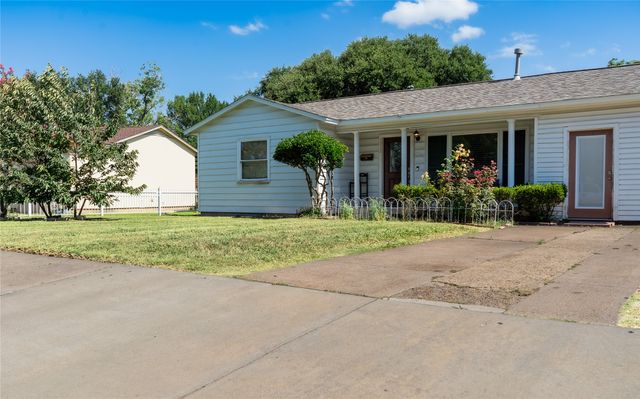1010 Mcclendon Street, Irving, TX 75061