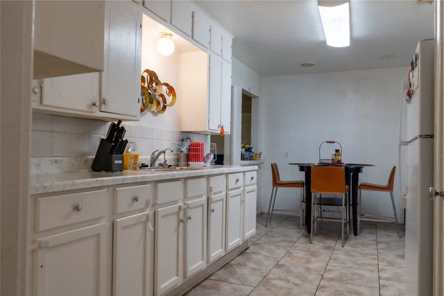 1010 Mcclendon Street, Irving, TX 75061
