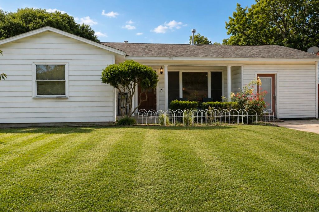 1010 Mcclendon Street, Irving, TX 75061