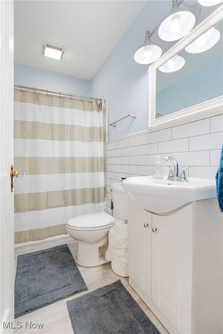 1176 Parkside Drive, Alliance, OH 44601