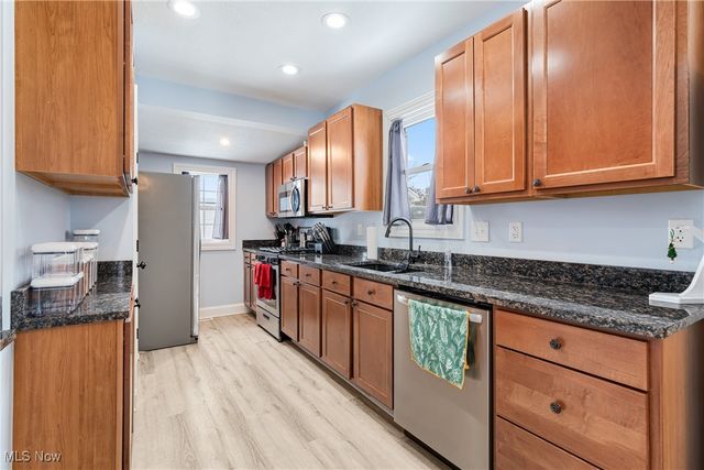 1176 Parkside Drive, Alliance, OH 44601