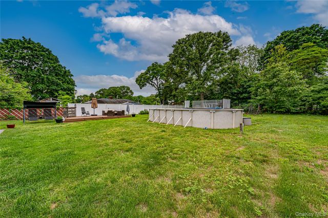 4 Country Greens Drive, Holtsville, NY 11742