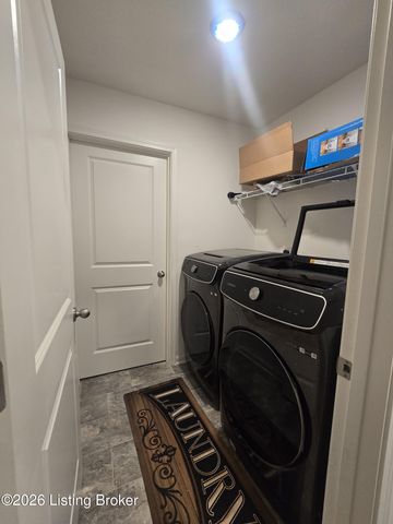 8017 Cedar Meadows Ln, Louisville, KY 40229