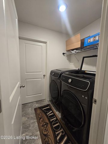 8017 Cedar Meadows Ln, Louisville, KY 40229