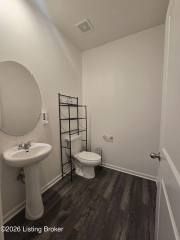 8017 Cedar Meadows Ln, Louisville, KY 40229