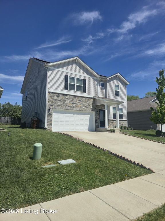 8017 Cedar Meadows Ln, Louisville, KY 40229