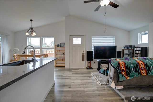 531 Point Brown Avenue SW, Ocean Shores, WA 98569