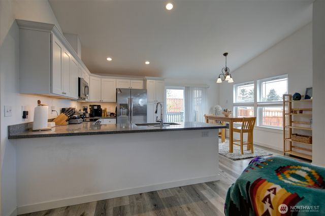 531 Point Brown Avenue SW, Ocean Shores, WA 98569