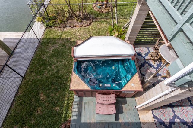 391 Ling Street, Bayou Vista, TX 77563