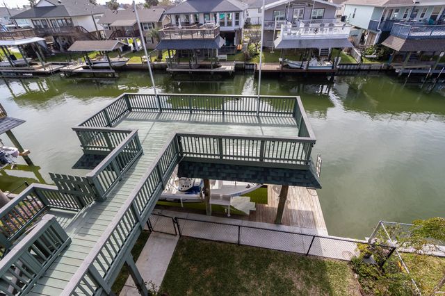 391 Ling Street, Bayou Vista, TX 77563