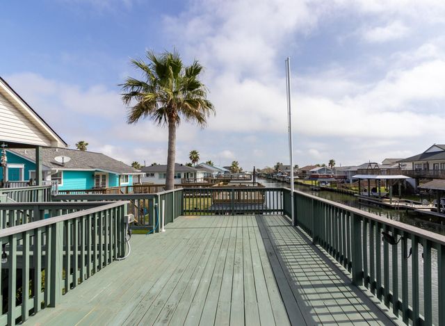 391 Ling Street, Bayou Vista, TX 77563