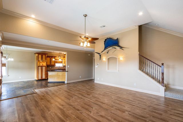 391 Ling Street, Bayou Vista, TX 77563