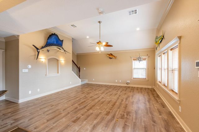 391 Ling Street, Bayou Vista, TX 77563