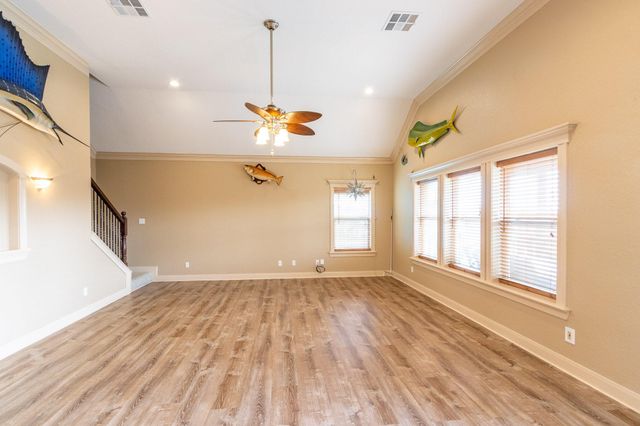 391 Ling Street, Bayou Vista, TX 77563